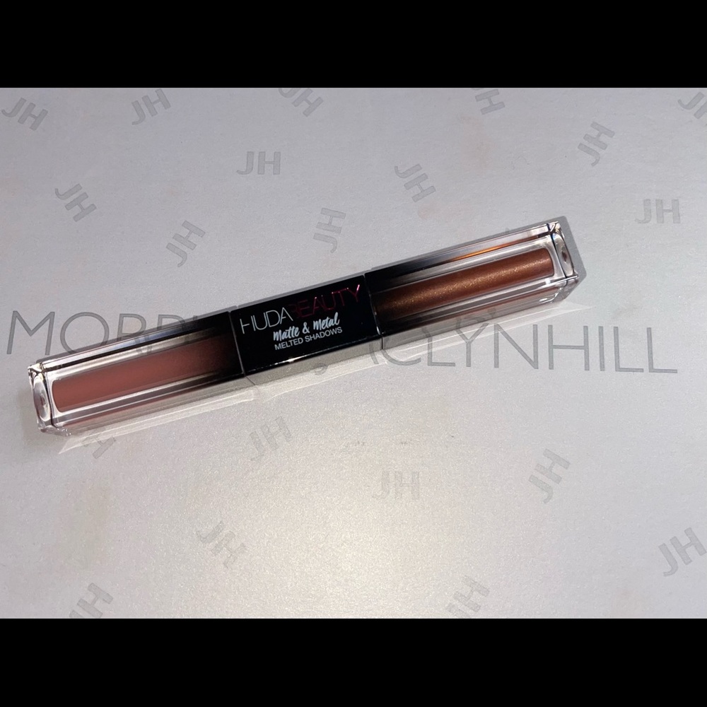 Huda Beauty Liquid Eyeshadow